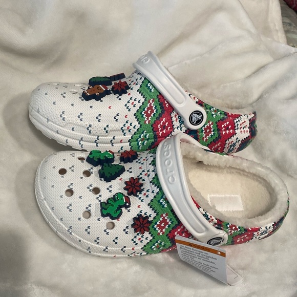 🆕 💚❤️Crocs Classic Lined Holiday Charm Women’s Clog. Size 7 Women’s - Picture 7 of 8